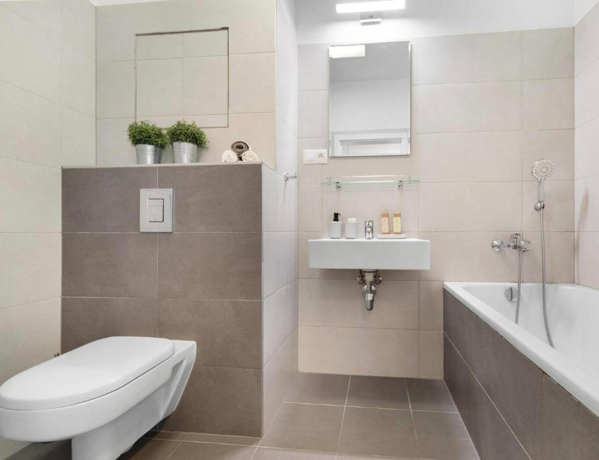 Sunflower - Modern Large Charming Apartment With Balcony Bratislava Extérieur photo