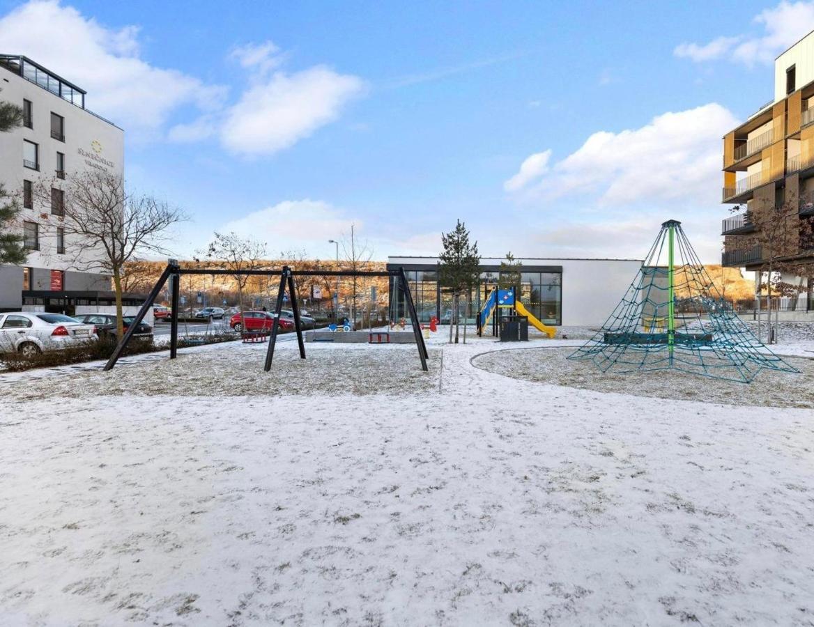 Sunflower - Modern Large Charming Apartment With Balcony Bratislava Extérieur photo