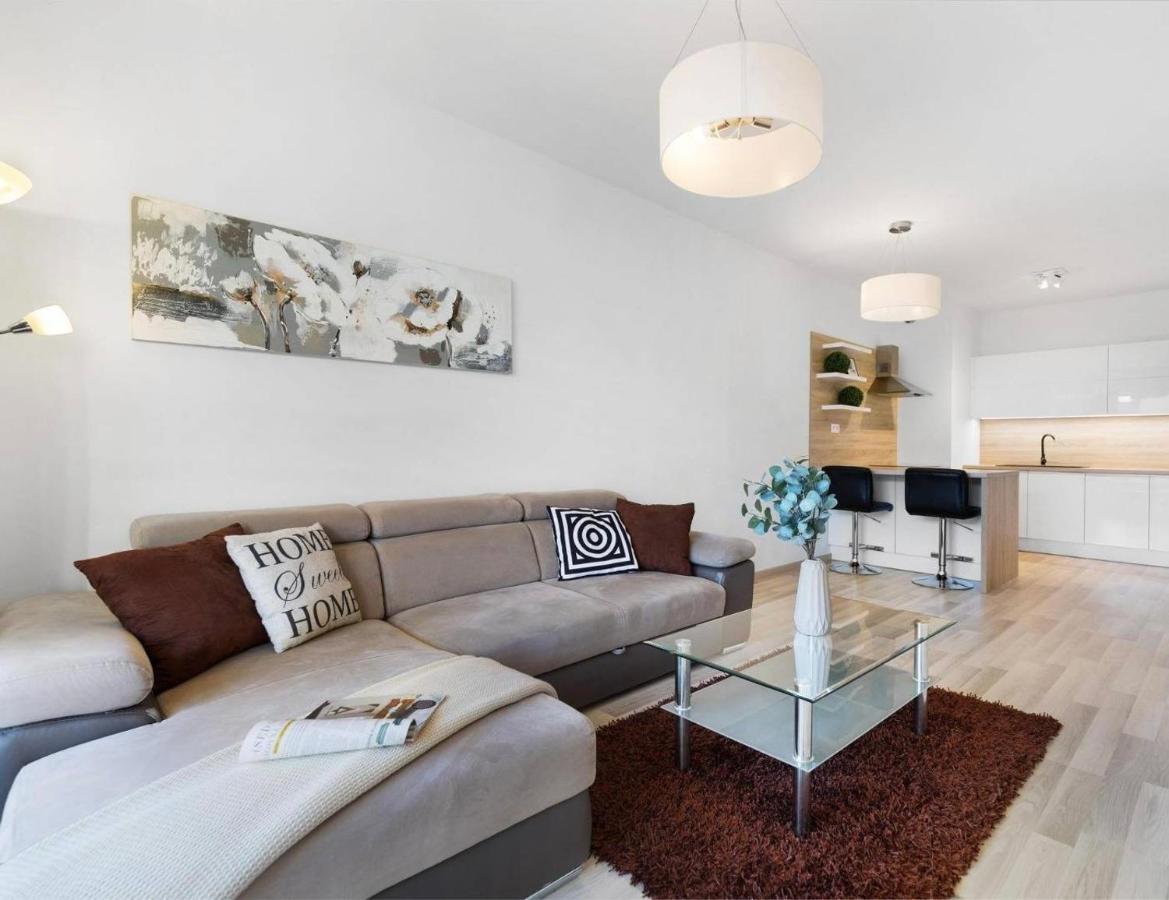 Sunflower - Modern Large Charming Apartment With Balcony Bratislava Extérieur photo